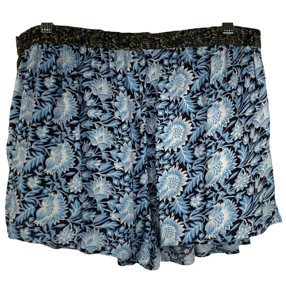 Womens Urban Outfitters Kimchi Blue‎ Floral Size M Shorts Pockets Print NWOT - Picture 2 of 6
